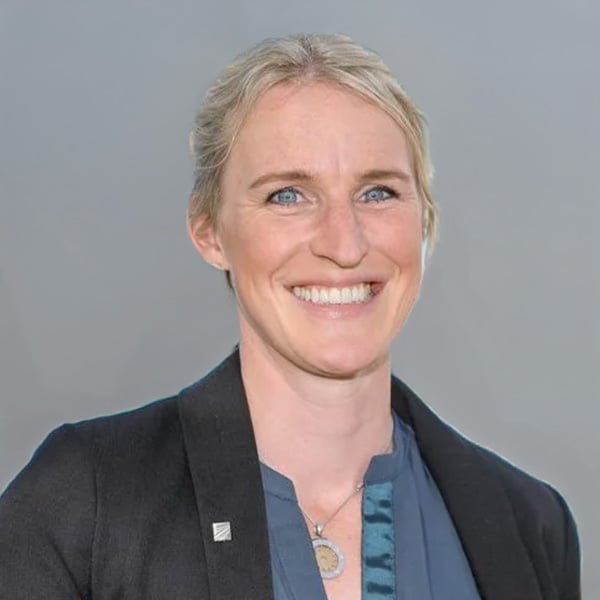 Julia Arlinghaus_grau